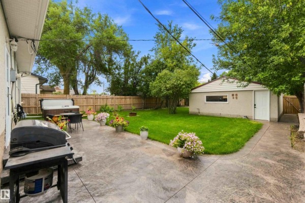 Primary Bedroom - 11840 St Albert Tr Nw, Edmonton, AB T5L4G4 Photo 5
