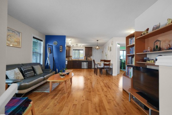 Family room - 11841 94 St Nw, Edmonton, AB T5G1J3 Photo 4