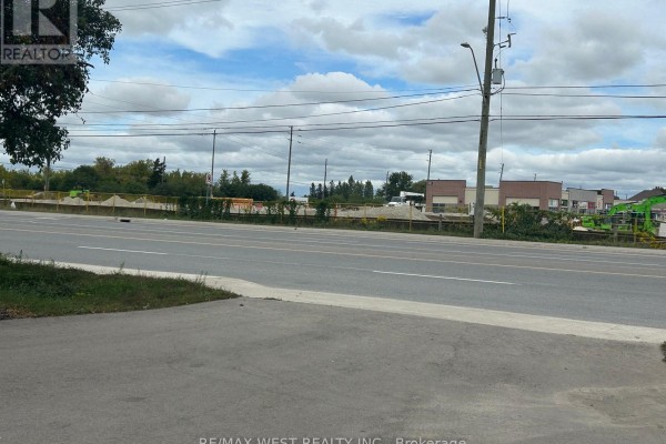 Living room - 11850 Airport Road, Brampton, ON L6R0C7 Photo 2