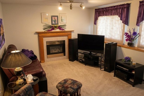 Family room - 1188 Joyce Rd Nw Nw, Edmonton, AB T6L6V4 Photo 4