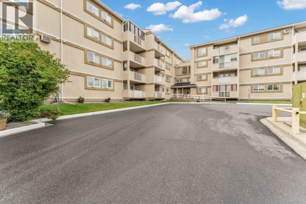 Kitchen - 119, 22 Park Meadows Drive Se, Medicine Hat, AB T1B4E8 Photo 4