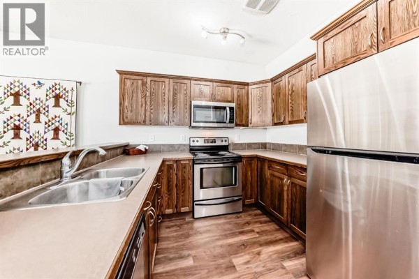 Kitchen - 119, 50 Lucky Place, Sylvan Lake, AB T4S0E3 Photo 4