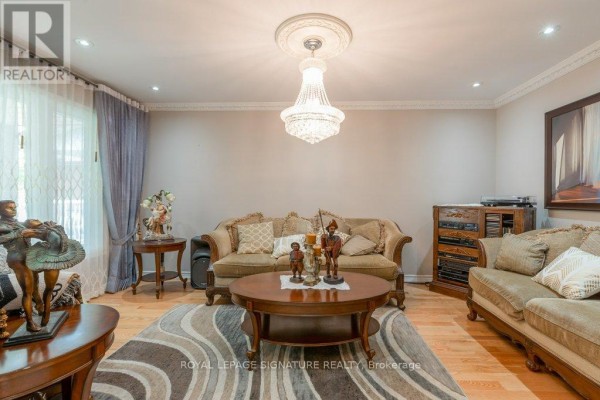 Dining room - 119 Chancellor Drive, Vaughan, ON L4L7M9 Photo 4