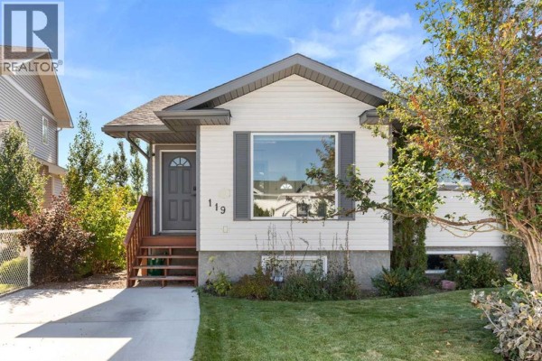 Living room - 119 Hunt Crescent Ne, Medicine Hat, AB T1C1Y4 Photo 2