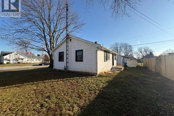 Primary Bedroom - 119 Lorne Avenue, Wallaceburg, ON N8A3Y9 Photo 4