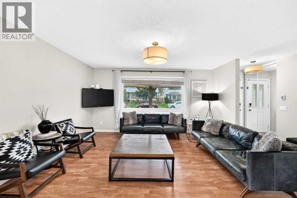 Primary Bedroom - 119 Maitland Rise Ne, Calgary, AB T2A4Z1 Photo 4