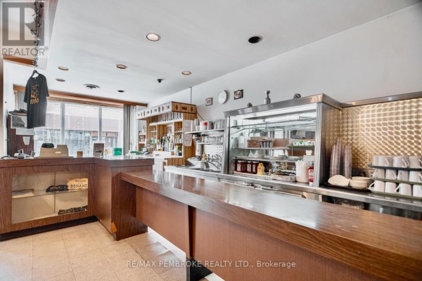 119 Pembroke Street W, Pembroke, ON, photo 3
