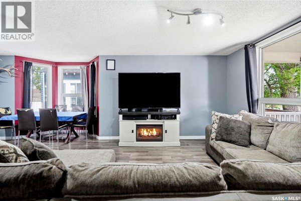 Kitchen - 1191 1st Avenue Ne, Moose Jaw, SK S6H1A2 Photo 5