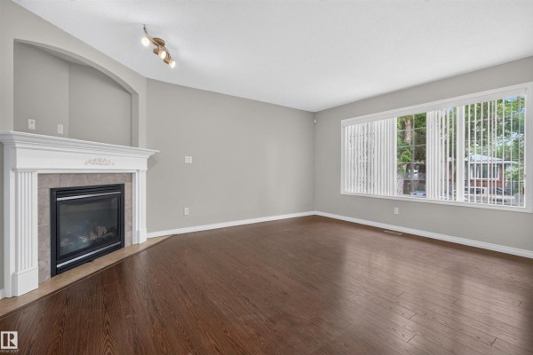Kitchen - 11910 93 St Nw, Edmonton, AB T5G1E5 Photo 3
