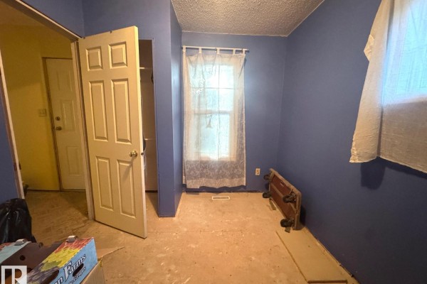 Primary Bedroom - 11925 77 St Nw, Edmonton, AB T5B2G5 Photo 4