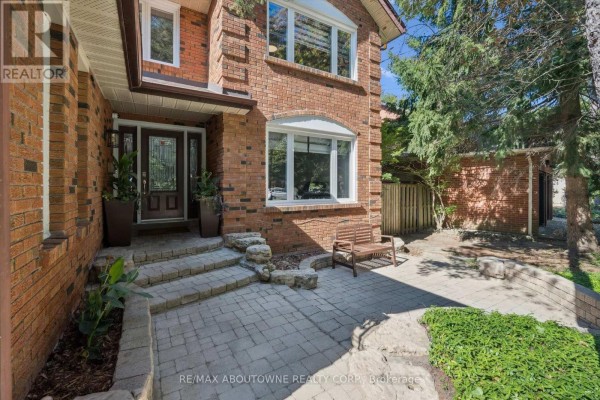 Recreation room - 1194 Queen Victoria Avenue, Mississauga, ON L5H3H3 Photo 4