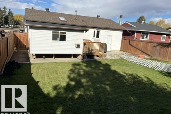 Family room - 11945 138 Av Nw, Edmonton, AB T5X4K1 Photo 4