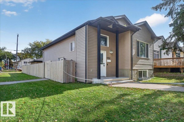Family room - 11947 67 St Nw, Edmonton, AB T5B1M2 Photo 4