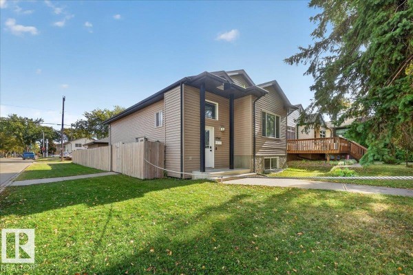 Primary Bedroom - 11947 67 St Nw, Edmonton, AB T5B1M2 Photo 5