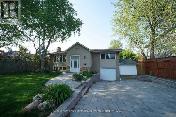 1195 Holton Heights Drive, Oakville, ON L6H2E6 Photo 2