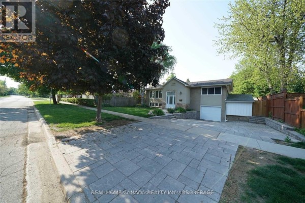 1195 Holton Heights Drive, Oakville, ON L6H2E6 Photo 3