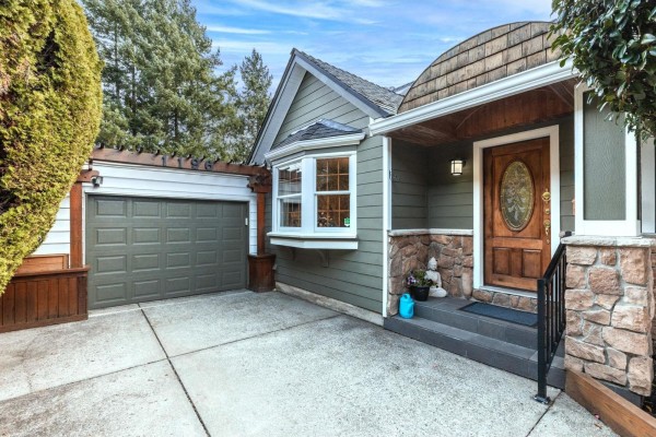 1196 Habgood Street, White Rock, BC V4B4W9 Photo 3