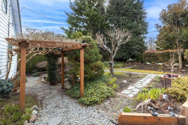 1196 Habgood Street, White Rock, BC V4B4W9 Photo 5