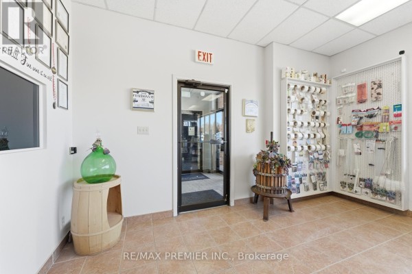 11b - 1100 Gorham Street, Newmarket, ON L3Y8Y8 Photo 5