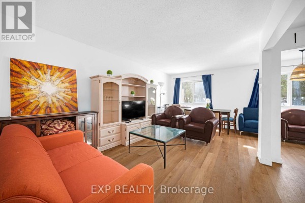 Kitchen - 11k - 2080 Ogilvie Road, Ottawa, ON K1J7N8 Photo 3