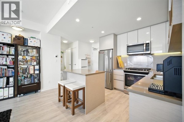 11xx 8850 University Crescent, Burnaby, BC V5A0C8 Photo 2
