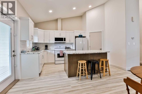 Kitchen - 12, 333 Cowan Avenue, Picture Butte, AB T0K1V0 Photo 4