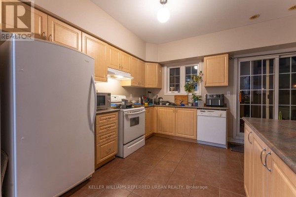 Kitchen - 12 - 1250 St. Martins Drive W, Pickering, ON L1W0A2 Photo 3