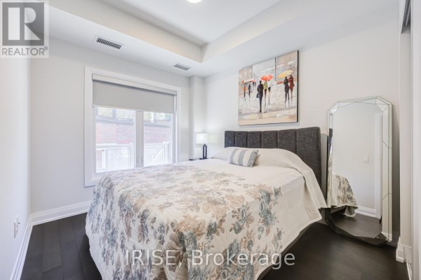 Living room - 12 - 169 Jones Avenue, Toronto, ON M4M3A2 Photo 3