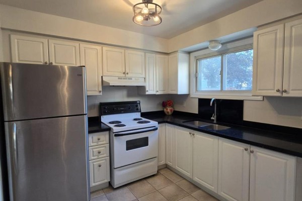 12 - 275 Blake Street, Barrie, ON L4M1K7 Photo 3