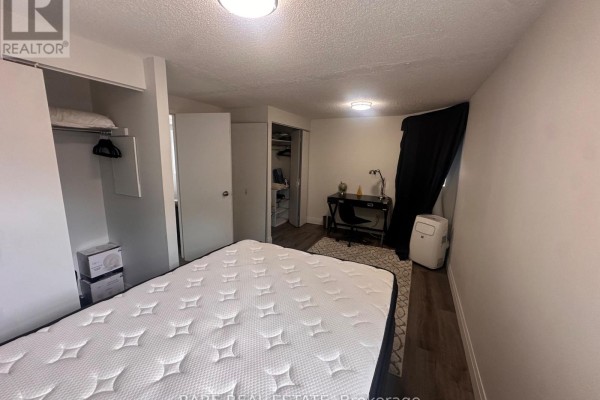 Bedroom 3 - 12 - 99 Bellevue Avenue, Toronto, ON M5T2N8 Photo 5