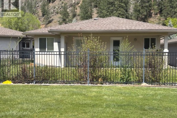 4pc Ensuite bath - #12  707 76th Avenue, Grand Forks, BC V0H1H0 Photo 3