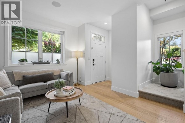 12 1133 Ridgewood Drive, North Vancouver, BC V7R0A4 Photo 4
