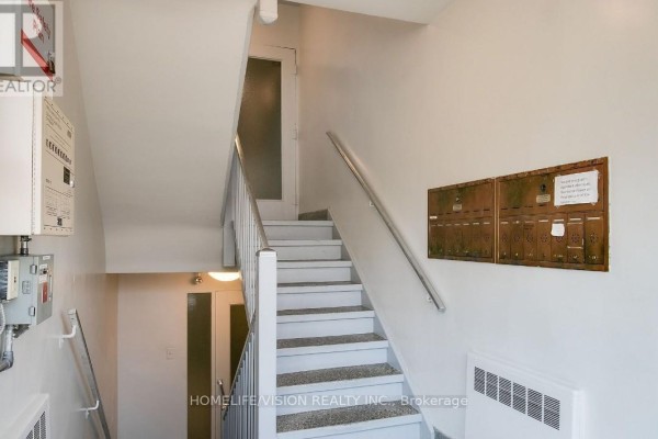 12 18 Kenrae Road, Toronto, ON M4G1Y1 Photo 4