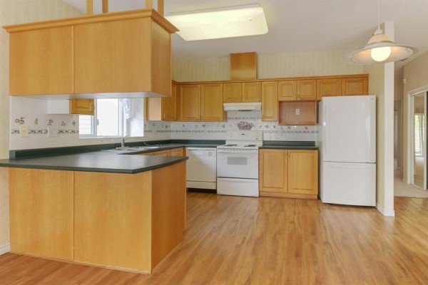 12 18939 65 Avenue, Surrey, BC V3S8Y2 Photo 3