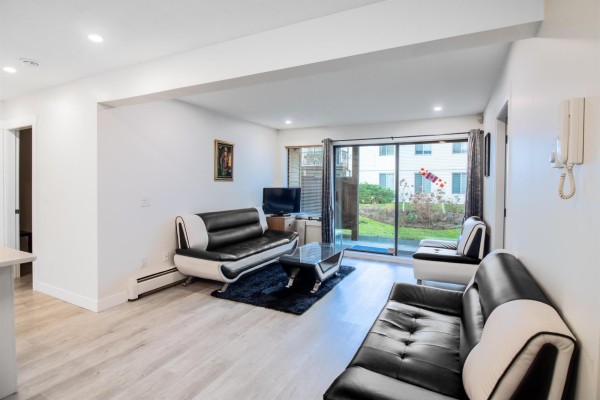 12 7115 134 Street, Surrey, BC V3W4T1 Photo 4