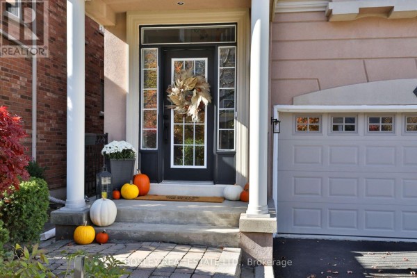 Eating area - 12 A Preakness Drive, Toronto, ON M3B3S1 Photo 2