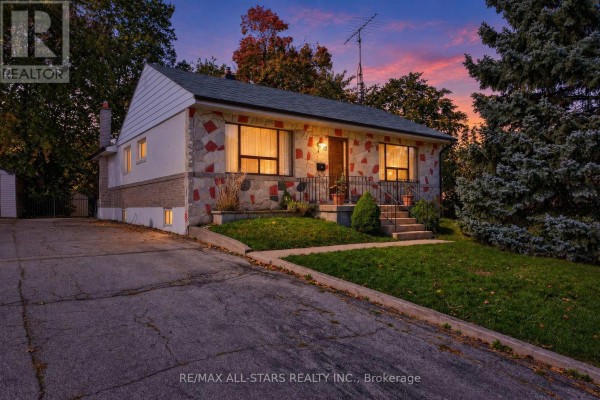 Family room - 12 Adanac Drive, Toronto, ON M1M2E4 Photo 2