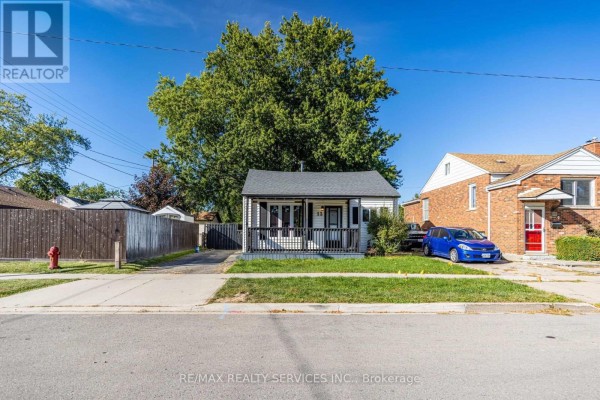 Kitchen - 12 Ajax Avenue, Welland, ON L3B4W8 Photo 4