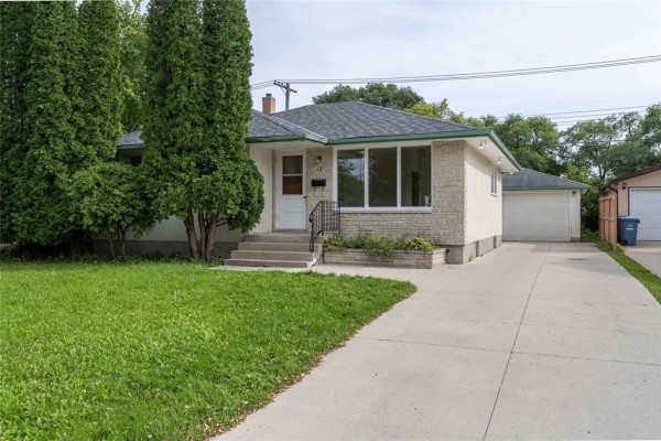 12 Blackberry Bay, Winnipeg
