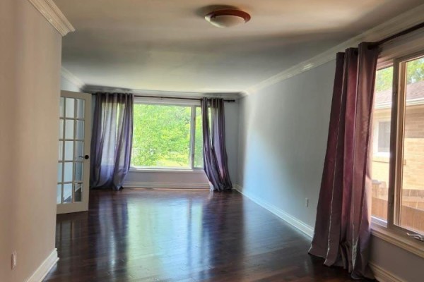 Den - 12 Bowshelm Court, Mississauga, ON L5N1K1 Photo 4