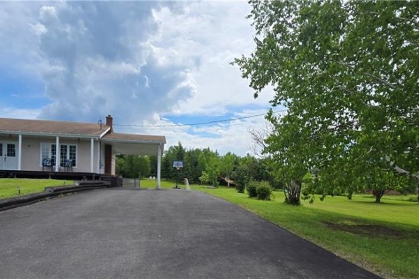 Living room - 12 Bélanger Street, Saint Arthur, NB E3N5P1 Photo 2