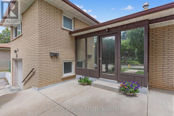 12 Candlewood Crescent, Toronto, ON, photo 2