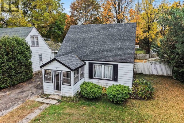 12 Cockburn Street, Perth, ON K7H2A7 Photo 3