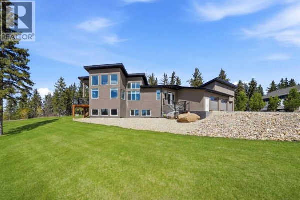 Living room - #12 Creek Road, Rural Ponoka County, AB T4J1R3 Photo 5