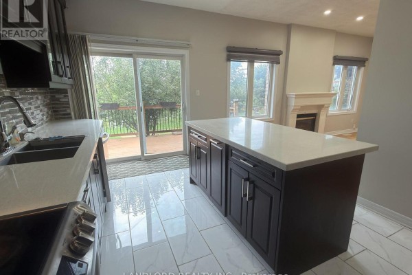 12 Cricket Mews, Toronto, ON M1X2E3 Photo 2