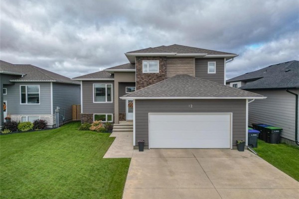 12 Derlago Drive, Brandon, MB R7B4J5 Photo 2