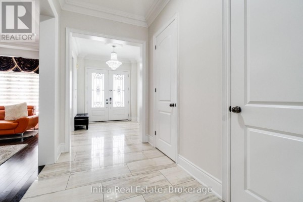 12 Erintown Crescent S, Brampton, ON L6P4H2 Photo 2