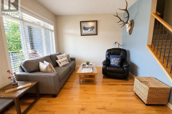 Kitchen - 12 Fireside Bend, Cochrane, AB T4C0V6 Photo 5
