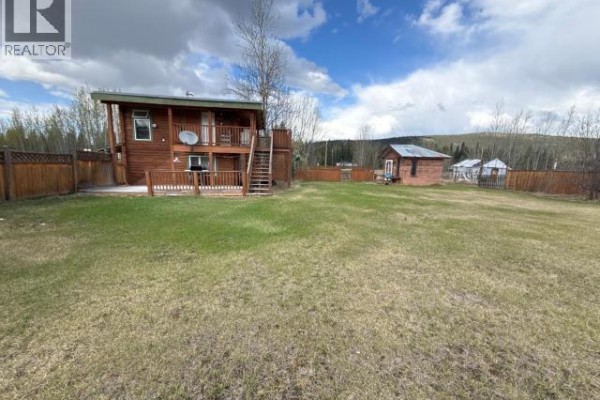 12 Fireweed Road, Dawson City, YT Y0B1G0 Photo 2