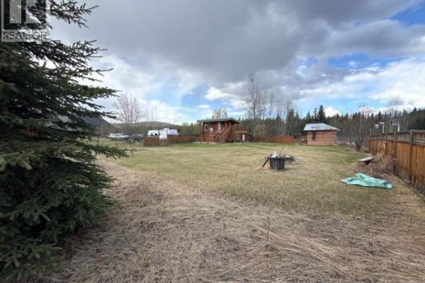 12 Fireweed Road, Dawson City, YT Y0B1G0 Photo 3